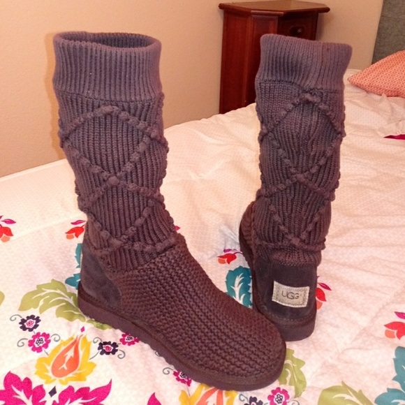 UGG Shoes - EUC UGG ARGYLE SWEATER BROWN PULL ON BOOTS 10